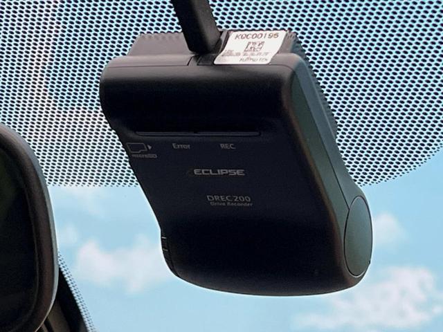 セレナ ハイウェイスター　ＶセレクションＩＩ　４ＷＤ　禁煙車　ＳＤナビ　後席モニター　全周囲カメラ　衝突軽減装置　リアオートエアコン　両側電動スライドドア　クルーズコントロール　ＥＴＣ　純正１５インチアルミホイール　純正革巻きステアリング（63枚目）