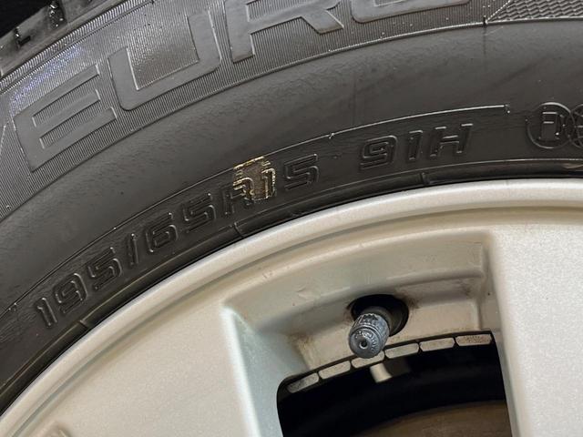 セレナ ハイウェイスター　ＶセレクションＩＩ　４ＷＤ　禁煙車　ＳＤナビ　後席モニター　全周囲カメラ　衝突軽減装置　リアオートエアコン　両側電動スライドドア　クルーズコントロール　ＥＴＣ　純正１５インチアルミホイール　純正革巻きステアリング（68枚目）