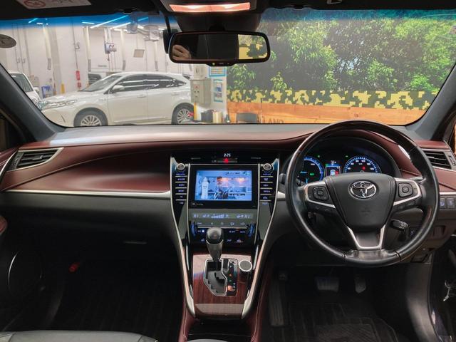 ハリアーハイブリッド プレミアム　アドバンスドパッケージ　４ＷＤ　禁煙車　メーカー８型ナビ　全周囲カメラ　ムーンルーフ　ＪＢＬサウンドシステム　黒革シート　シートヒーター　パワーバックドア　レーダークルーズコントロール　前席パワーシート　置くだけ充電（2枚目）