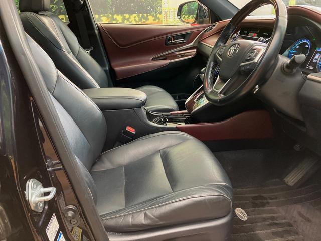 ハリアーハイブリッド プレミアム　アドバンスドパッケージ　４ＷＤ　禁煙車　メーカー８型ナビ　全周囲カメラ　ムーンルーフ　ＪＢＬサウンドシステム　黒革シート　シートヒーター　パワーバックドア　レーダークルーズコントロール　前席パワーシート　置くだけ充電（10枚目）