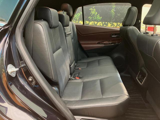 ハリアーハイブリッド プレミアム　アドバンスドパッケージ　４ＷＤ　禁煙車　メーカー８型ナビ　全周囲カメラ　ムーンルーフ　ＪＢＬサウンドシステム　黒革シート　シートヒーター　パワーバックドア　レーダークルーズコントロール　前席パワーシート　置くだけ充電（11枚目）