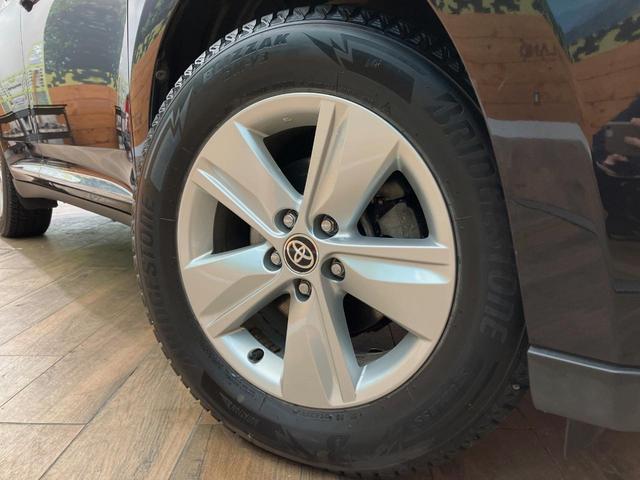 ハリアーハイブリッド プレミアム　アドバンスドパッケージ　４ＷＤ　禁煙車　メーカー８型ナビ　全周囲カメラ　ムーンルーフ　ＪＢＬサウンドシステム　黒革シート　シートヒーター　パワーバックドア　レーダークルーズコントロール　前席パワーシート　置くだけ充電（15枚目）