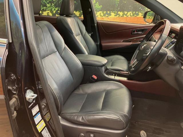 ハリアーハイブリッド プレミアム　アドバンスドパッケージ　４ＷＤ　禁煙車　メーカー８型ナビ　全周囲カメラ　ムーンルーフ　ＪＢＬサウンドシステム　黒革シート　シートヒーター　パワーバックドア　レーダークルーズコントロール　前席パワーシート　置くだけ充電（25枚目）