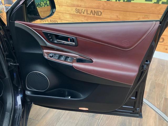 ハリアーハイブリッド プレミアム　アドバンスドパッケージ　４ＷＤ　禁煙車　メーカー８型ナビ　全周囲カメラ　ムーンルーフ　ＪＢＬサウンドシステム　黒革シート　シートヒーター　パワーバックドア　レーダークルーズコントロール　前席パワーシート　置くだけ充電（32枚目）