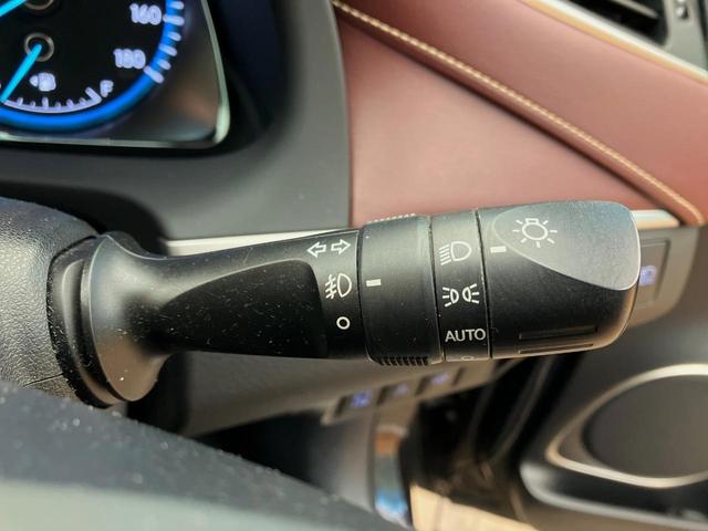 ハリアーハイブリッド プレミアム　アドバンスドパッケージ　４ＷＤ　禁煙車　メーカー８型ナビ　全周囲カメラ　ムーンルーフ　ＪＢＬサウンドシステム　黒革シート　シートヒーター　パワーバックドア　レーダークルーズコントロール　前席パワーシート　置くだけ充電（39枚目）