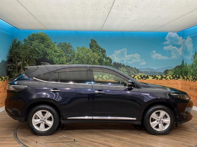 ハリアーハイブリッド プレミアム　アドバンスドパッケージ　４ＷＤ　禁煙車　メーカー８型ナビ　全周囲カメラ　ムーンルーフ　ＪＢＬサウンドシステム　黒革シート　シートヒーター　パワーバックドア　レーダークルーズコントロール　前席パワーシート　置くだけ充電（52枚目）