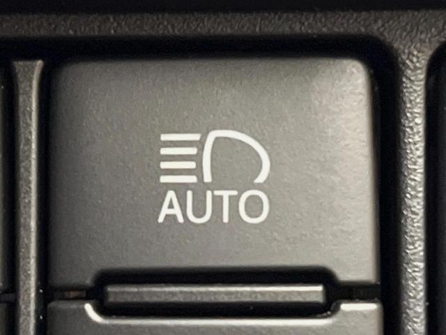 ヴォクシー ＺＳ　煌ＩＩ　４ＷＤ　純正９インチナビ　両側電動スライドドア　寒冷地仕様　トヨタセーフティセンス　オートハイビーム　クルーズコントロール　ＬＥＤヘッドライト　フォグライト　アイドリングストップ　車線逸脱警報（32枚目）