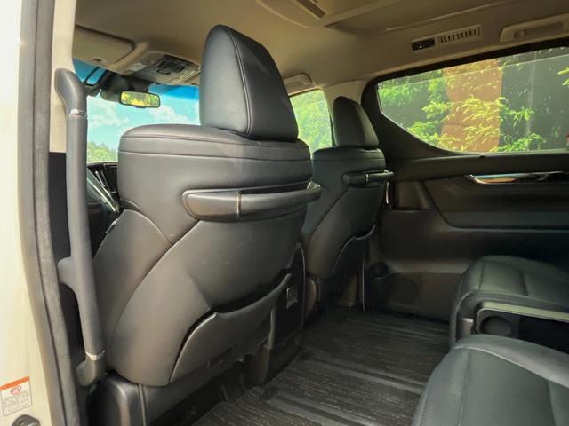 アルファードハイブリッド ＳＲ　４ＷＤ　フリップダウン　純正９型ナビ　シートエアコン　衝突軽減システム　両側電動スライドドア　レーダークルーズコントロール　メモリーシート　パワーバックドア　ＥＴＣ　バックカメラ（56枚目）