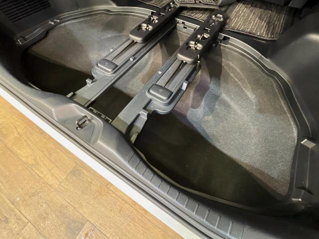 アルファードハイブリッド ＳＲ　４ＷＤ　フリップダウン　純正９型ナビ　シートエアコン　衝突軽減システム　両側電動スライドドア　レーダークルーズコントロール　メモリーシート　パワーバックドア　ＥＴＣ　バックカメラ（68枚目）