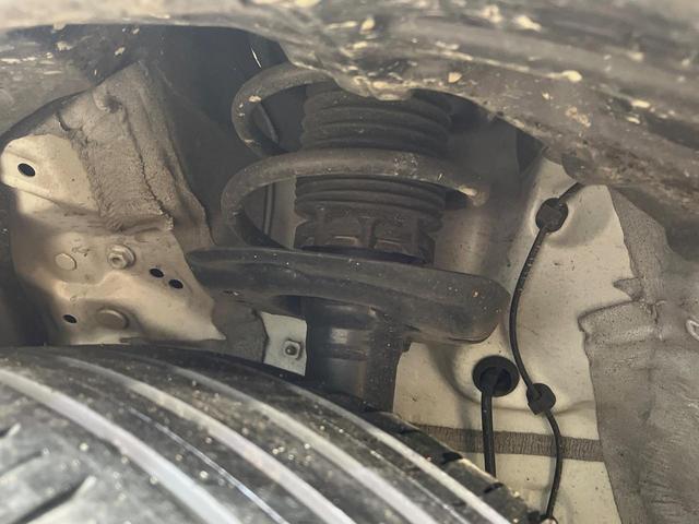 ヤリスクロス ハイブリッドＺ　４ＷＤ　禁煙車　寒冷地仕様　８型ディスプレイオーディオ　全周囲カメラ　シートヒーター　ブラインドスポットモニター　レーダークルーズコントロール　衝突軽減装置　ＥＴＣ　ステアリングヒーター（68枚目）