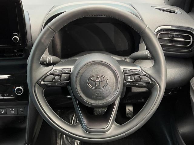 ヤリスクロス ハイブリッドＺ　４ＷＤ　ナビ機能付きディスプレイオーディオ　寒冷地仕様　全周囲カメラ　レーダークルーズコントロール　シートヒーター　ステアリングヒーター　ＬＥＤヘッドライト　ＥＴＣ２．０（12枚目）