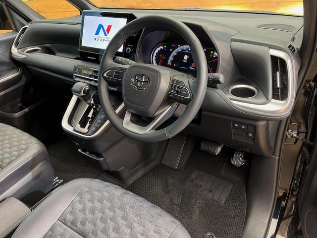 ヴォクシー Ｓ－Ｚ　４ＷＤ　１０．５インチディスプレイオーディオ　寒冷地仕様　両側電動スライドドア　レーダークルーズコントロール　オートハイビーム　シートヒーター　ＬＥＤヘッドライト（32枚目）