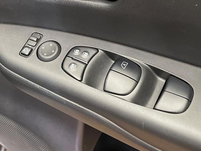 セレナ ハイウェイスターＶ　４ＷＤ　フリップダウンモニター　純正１０インチナビ　全周囲カメラ　プロパイロット　デジタルインナーミラー　両側電動スライドドア　ＬＥＤヘッドライト　電動パーキングブレーキ（44枚目）