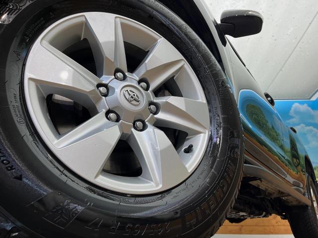 �y�����A���~�z�C�[���z�O�ςɃ}�b�`���������A���~�z�C�[���𑕒����Ă���܂��B�e��ЊO�A���~�z�C�[����A�X�^�b�h���X�^�C�����戵�����Ă���܂��B���񂲑��k����������