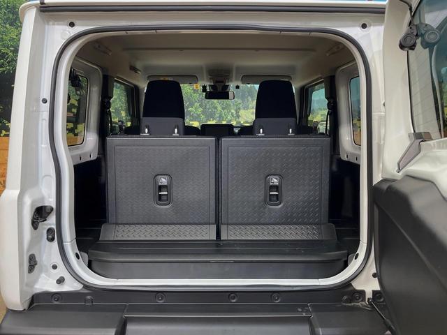 ジムニー ＸＣ　禁煙車　８インチＳＤナビ　クルーズコントロール　衝突被害軽減装置　バックカメラ　シートヒーター　ＬＥＤヘッドライト　オートライト　純正１６インチアルミ　オートエアコン　ＥＴＣ　スマートキー（12枚目）