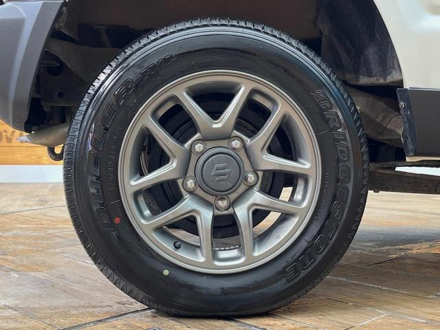 ジムニー ＸＣ　禁煙車　８インチＳＤナビ　クルーズコントロール　衝突被害軽減装置　バックカメラ　シートヒーター　ＬＥＤヘッドライト　オートライト　純正１６インチアルミ　オートエアコン　ＥＴＣ　スマートキー（44枚目）