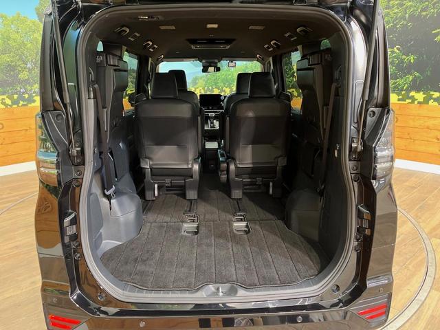 ヴォクシー ハイブリッドＳ－Ｚ　４ＷＤ　禁煙車　純正１０．５型ナビ　１４型フリップダウンモニター　寒冷地仕様　両側電動スライドドア　シートヒーター　リアオートエアコン　バックカメラ　セーフティセンス　レーダークルーズ（12枚目）