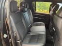 後部座席も気になるようなキズ・汚れやへたり等、大きなダメージはなく、良好な状態です。
