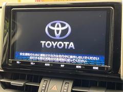 【純正ナビ】インテリアに溶け込むスタイリッシュな「専用設計」メーカーナビを装備♪視認性や操作性など基本性能にも優れ、より上質なカーライフをお楽しみいただけます。 3