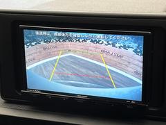 【バックカメラ】駐車時に後方がリアルタイム映像で確認できます。大型商業施設や立体駐車場での駐車時や、夜間のバック時に大活躍！運転スキルに関わらず、今や必須となった装備のひとつです！ 5