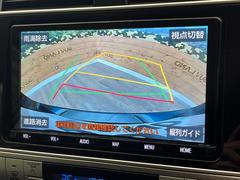 【バックカメラ】駐車時に後方がリアルタイム映像で確認できます。大型商業施設や立体駐車場での駐車時や、夜間のバック時に大活躍！運転スキルに関わらず、今や必須となった装備のひとつです！ 4