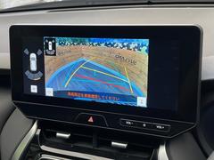 【バックカメラ】駐車時に後方がリアルタイム映像で確認できます。大型商業施設や立体駐車場での駐車時や、夜間のバック時に大活躍！運転スキルに関わらず、今や必須となった装備のひとつです！ 4