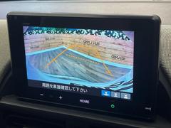 【バックカメラ】駐車時に後方がリアルタイム映像で確認できます。大型商業施設や立体駐車場での駐車時や、夜間のバック時に大活躍！運転スキルに関わらず、今や必須となった装備のひとつです！ 4