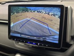 【バックカメラ】駐車時に後方がリアルタイム映像で確認できます。大型商業施設や立体駐車場での駐車時や、夜間のバック時に大活躍！運転スキルに関わらず、今や必須となった装備のひとつです！ 5