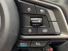 【全車速追従機能付クルーズコントロール】高速道路での長距離走行が楽に！！自動で速度を保つクルーズコントロールが、衝突軽減システムと連携し、前方の車両を感知して車間を保つように速度調節してくれます！！ 6