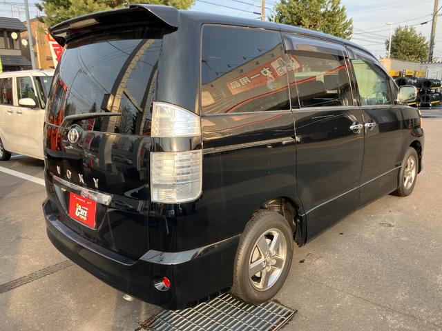 ヴォクシー Ｚ　煌　４ＷＤ　キーレス　エンジンスターター　オートエアコン　左右電動スライドドア　ステアリングシフト　ＨＩＤライト　純正１５インチアルミ（10枚目）