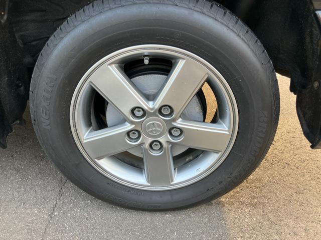 ヴォクシー Ｚ　煌　４ＷＤ　キーレス　エンジンスターター　オートエアコン　左右電動スライドドア　ステアリングシフト　ＨＩＤライト　純正１５インチアルミ（15枚目）