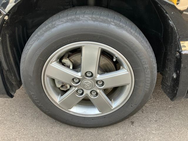 ヴォクシー Ｚ　煌　４ＷＤ　キーレス　エンジンスターター　オートエアコン　左右電動スライドドア　ステアリングシフト　ＨＩＤライト　純正１５インチアルミ（16枚目）