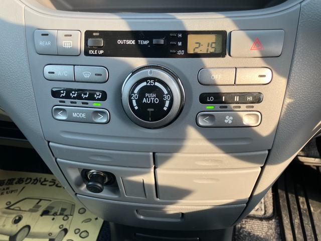ヴォクシー Ｚ　煌　４ＷＤ　キーレス　エンジンスターター　オートエアコン　左右電動スライドドア　ステアリングシフト　ＨＩＤライト　純正１５インチアルミ（25枚目）
