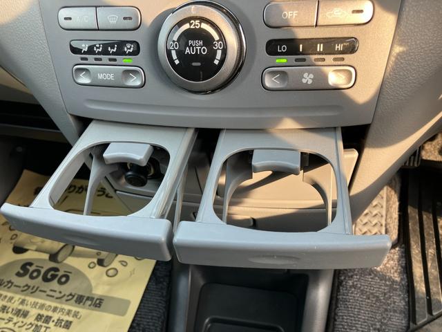 ヴォクシー Ｚ　煌　４ＷＤ　キーレス　エンジンスターター　オートエアコン　左右電動スライドドア　ステアリングシフト　ＨＩＤライト　純正１５インチアルミ（26枚目）