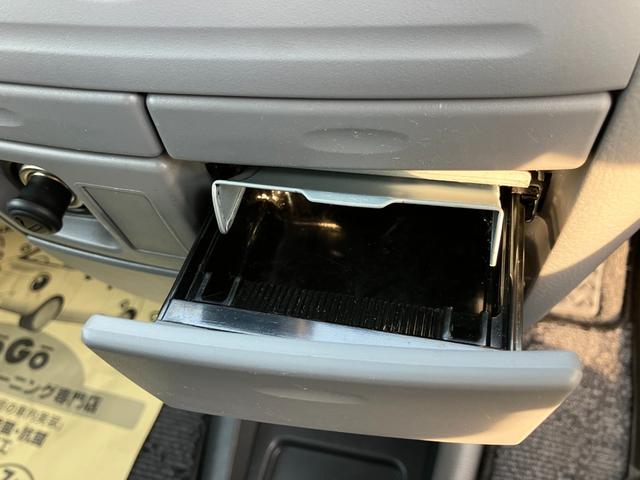 ヴォクシー Ｚ　煌　４ＷＤ　キーレス　エンジンスターター　オートエアコン　左右電動スライドドア　ステアリングシフト　ＨＩＤライト　純正１５インチアルミ（27枚目）