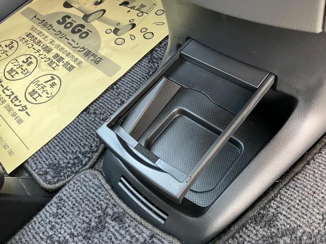 ヴォクシー Ｚ　煌　４ＷＤ　キーレス　エンジンスターター　オートエアコン　左右電動スライドドア　ステアリングシフト　ＨＩＤライト　純正１５インチアルミ（29枚目）