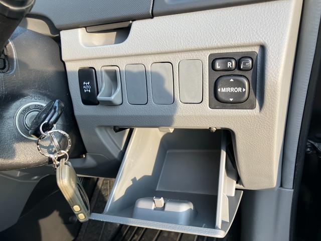 ヴォクシー Ｚ　煌　４ＷＤ　キーレス　エンジンスターター　オートエアコン　左右電動スライドドア　ステアリングシフト　ＨＩＤライト　純正１５インチアルミ（36枚目）