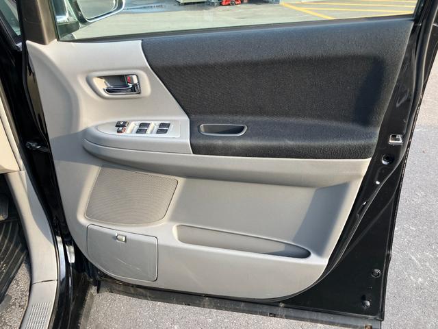 ヴォクシー Ｚ　煌　４ＷＤ　キーレス　エンジンスターター　オートエアコン　左右電動スライドドア　ステアリングシフト　ＨＩＤライト　純正１５インチアルミ（38枚目）