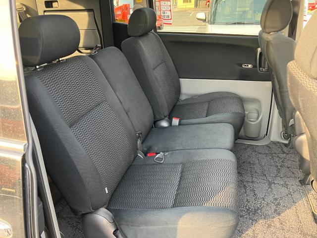 ヴォクシー Ｚ　煌　４ＷＤ　キーレス　エンジンスターター　オートエアコン　左右電動スライドドア　ステアリングシフト　ＨＩＤライト　純正１５インチアルミ（40枚目）