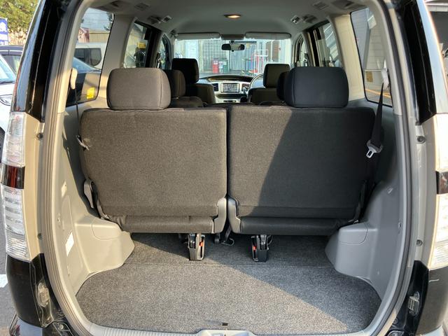 ヴォクシー Ｚ　煌　４ＷＤ　キーレス　エンジンスターター　オートエアコン　左右電動スライドドア　ステアリングシフト　ＨＩＤライト　純正１５インチアルミ（41枚目）