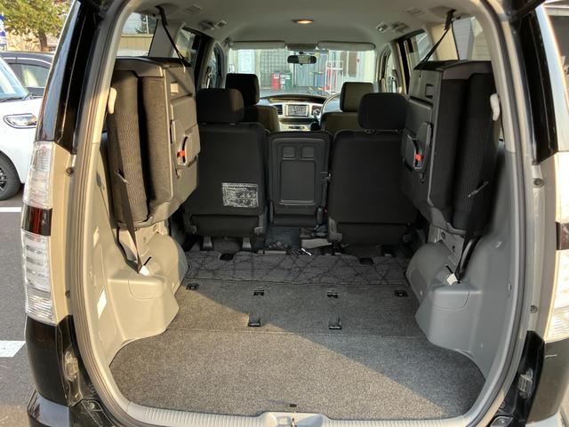 ヴォクシー Ｚ　煌　４ＷＤ　キーレス　エンジンスターター　オートエアコン　左右電動スライドドア　ステアリングシフト　ＨＩＤライト　純正１５インチアルミ（42枚目）