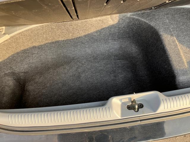 ヴォクシー Ｚ　煌　４ＷＤ　キーレス　エンジンスターター　オートエアコン　左右電動スライドドア　ステアリングシフト　ＨＩＤライト　純正１５インチアルミ（43枚目）