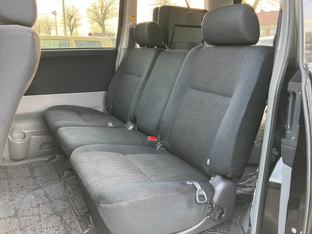 ヴォクシー Ｚ　煌　４ＷＤ　キーレス　エンジンスターター　オートエアコン　左右電動スライドドア　ステアリングシフト　ＨＩＤライト　純正１５インチアルミ（49枚目）