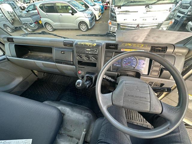 キャンター 　２ｔ　ワイド　平ボデー　４．３５ｍ荷台長　走行７３０００ｋｍ　５速　抹消時積載量２０００ｋｇ　車輌総重量４９２５ｋｇ　定員３名　ＥＴＣ（16枚目）