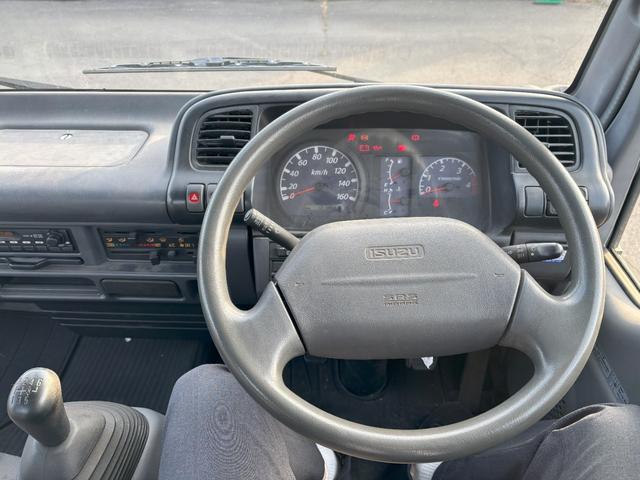エルフトラック 　３ｔ　ワイドロング　平ボデー　アルミブロック　荷台内寸４．３６ｍ長×２．０６ｍ幅　走行１３１４０ｋｍ　６速　１６０馬力　定員３名　積載量３０００ｋｇ　車輌総重量６０８５ｋｇ　車検整備付（29枚目）