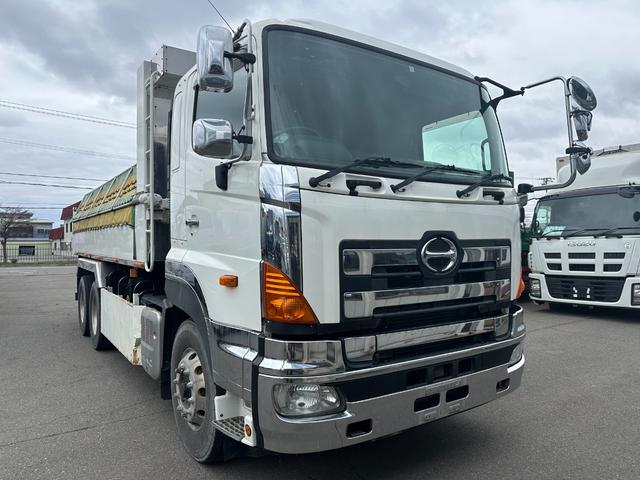 プロフィア 　１０．１ｔ　ロングダンプ　新明和工業製　６．２ｍ荷台長　走行４０１０００ｋｍ　３８０馬力　７速　定員２名　　コボレーン　抹消時積載量１０１０００ｋｇ　車輌総重量２２００００ｋｇ（2枚目）