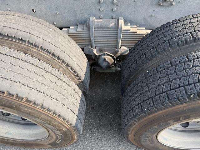 プロフィア 10.3t 新明和製ロングダンプ 6.3m荷台長 走行385000km 360馬力 7速 車検令和8年6月 定員2名 電動コボレーン 300Lタンク 積載量10,300kg 車輌総重量21,930kg(30枚目)