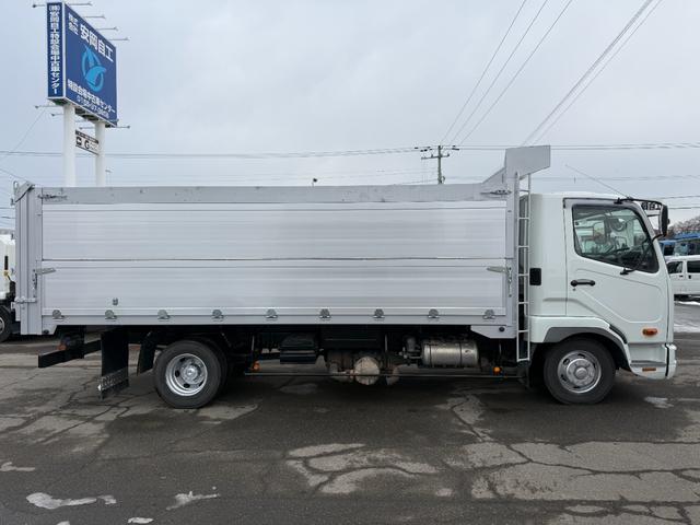 ファイター 　４ｔワイド　ファームダンプ　極東開発工業製新品架装　荷台寸５．３ｍ長×２．３５ｍ幅　走行４３８２００ｋｍ　６速ＭＴ　定員２名　２２０馬力　車輌総重量７９６０ｋｇ　車検整備付（4枚目）