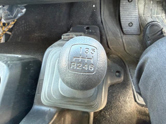 レンジャープロ 4tワイド ファームダンプ 極東開発工業製新品架装 荷台寸5.3m長×2.35m幅 走行468000km 6速MT 定員2名 240馬力 車輌総重量7980kg 車検整備付(32枚目)