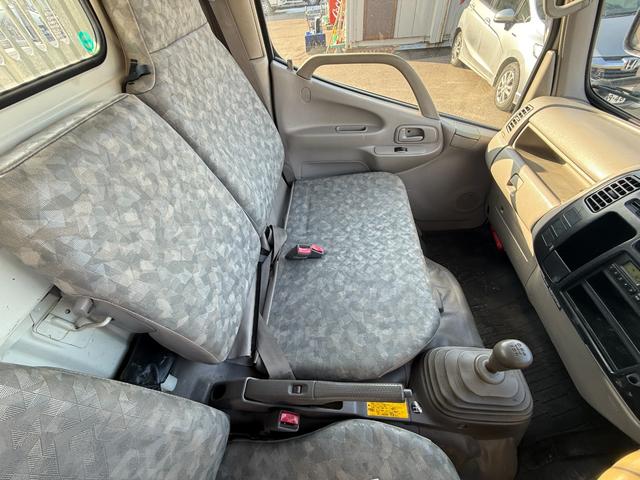 ダイナトラック 　２ｔ　ダンプ　極東開発工業製　ＤＤ０２－３１　荷台内寸３．０５ｍ長×１．６ｍ幅　走行１１８２００ｋｍ　５速　定員３名　積載量２０００ｋｇ　車輌総重量４８９５ｋｇ　車検整備付　準中型免許（30枚目）